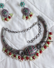 Load image into Gallery viewer, Vasudha Choker Necklace Set