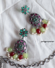 Load image into Gallery viewer, Vasudha Choker Necklace Set