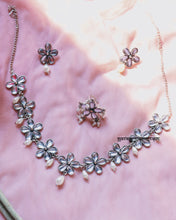 Load image into Gallery viewer, Bhairavi Necklace Set