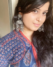 Load image into Gallery viewer, Taara Silver Oxidised Earrings