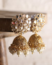 Load image into Gallery viewer, Genda Gold Plated Earring
