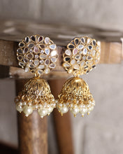 Load image into Gallery viewer, Genda Gold Plated Earring
